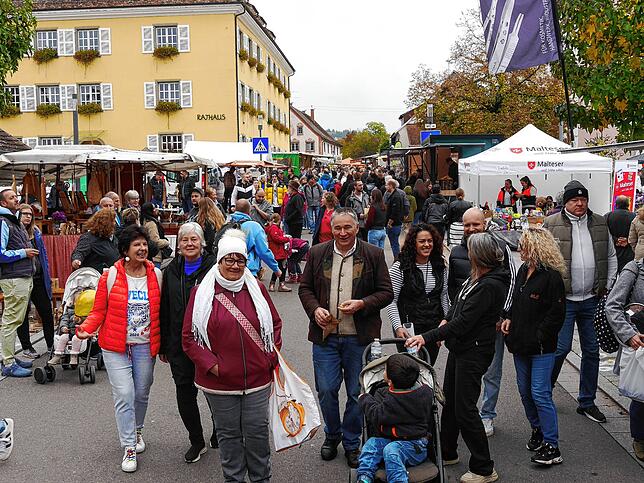 Ein Muss für viele Kirchweihgäste war ein Bummel über den Krämermarkt.