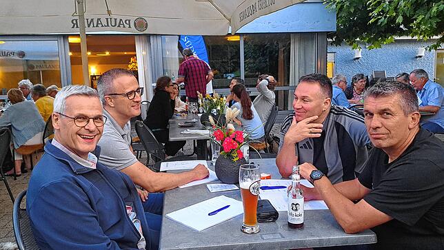 Bild 23: Die Köpfe rauchen bei der dritten SÜDKURIER-Quiznacht in bad Säckingen - das sind die Bilder