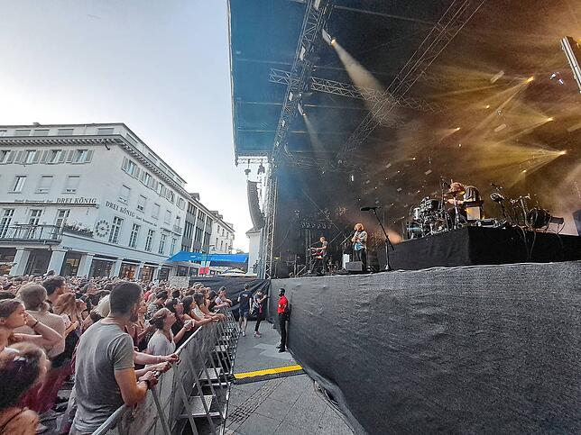 Bild 13: Richtig gute Laune beim Stimmen Festival auf dem Marktplatz