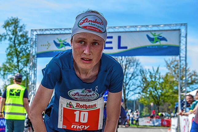 Fünfter Sieg: Steffi Doll (SV Kirchzarten) triumphierte zum fünften Mal beim Schluchseelauf, obwohl sie mit Freiburg-Marathon-Siegerin ...