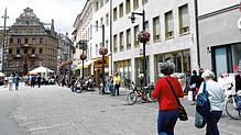 (Symbolbild) In einem Bekleidungsgeschäft an der Marktstätte wurde eine 30-jährige Frau am Freitagvormittag, 19. Juli, von einem ...