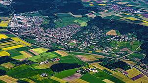 Blick auf Bad Dürrheim. Bringt die Bevölkerungszählung für die Kur- und Bäderstadt größere Einwohnerverluste? Foto: Hans-Jürgen Götz