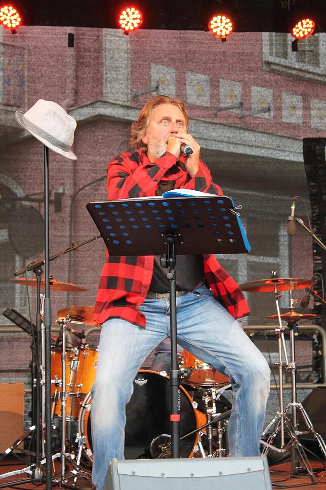 Francois Schäfer ist nicht nur Bürgermeister-Stellvertreter, sondern auch Sänger der Band „Vin‘t Age“, die auf der ...