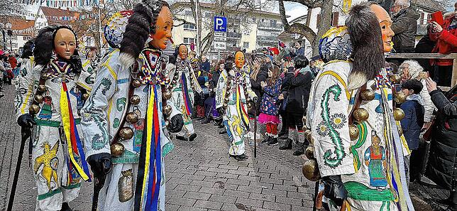 Bild 27: Der Montagsumzug in Bad Dürrheim setzt den gutgelaunten Punkt unter die diesjährige Fasnet &ndash; Teil 2