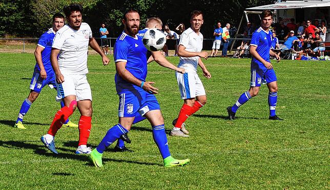 Murger Zeiten: Im Jahr 2019 spielte Ismail Palit (vorne) als eine von mehreren Aktiv-Stationen beim SV Blau-Weiß Murg.