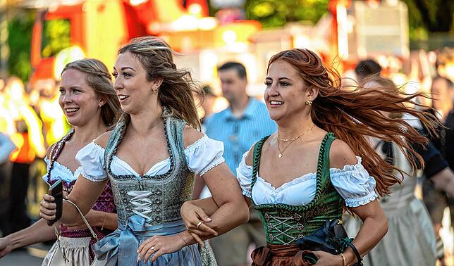 Bild 2: „O‘zapft is“ – 190. Münchner Oktoberfest gestartet