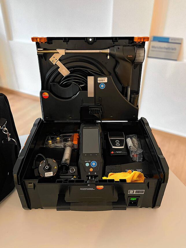 Moderne Technik: Ohne moderne, hochsensible Messgeräte lässt sich die Arbeit eines bevollmächtigen Bezirksschornsteinfegers nicht mehr ...