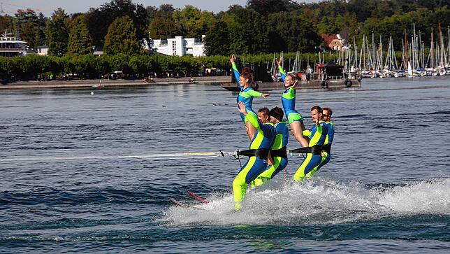 Bild 25: Konstanzer Seenachtfest 2022: Ein Highlight des Tages ist die Wasserski-Show