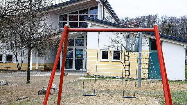 Gähnende Leere auf dem Spielplatz des Werner-Messmer-Kindergartens in der Nordstadt. In fast allen Einrichtungen fehlt es an Personal, ...