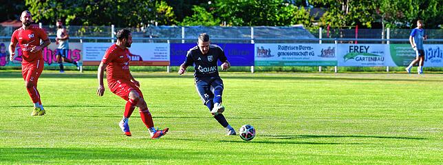 Bild 19: SV Jestetten müht sich zu einem 2:0 gegen Aufsteiger SV Blau-Weiß Murg &ndash; und wir haben Bilder!