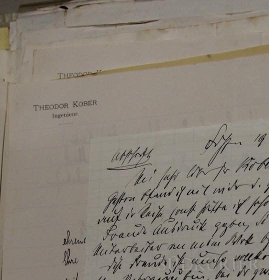 Sämtliche Briefe und damit die aus heutiger Sicht historisch überaus bedeutsame Korrespondenz des Grafen Zeppelin sind in dem privaten ...