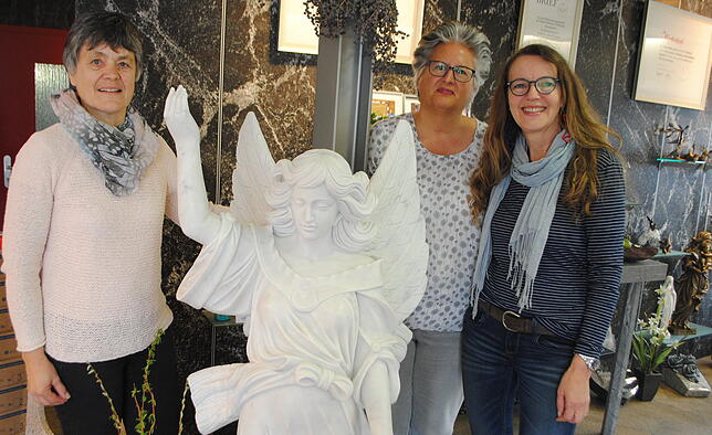 Sie treten für die Gleichberichtung von Mann und Frau in der katholischen Kirche in den Streik (von links): die Lauchringerinnen Gertrud ...