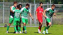Soeben hat der Aach-Linzer Kapitän Nico Restle zum 1:0 gegen den 1. FC Rielasingen-Arlen II getroffen. Die Partie endete 3:1 für den TSV.