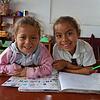 Beim Unterricht: Mit den Geldern des Bräunlinger Peru-Fördervereines werden in der Grundschule Schreibmaterialien, wie Hefte und Stifte ...