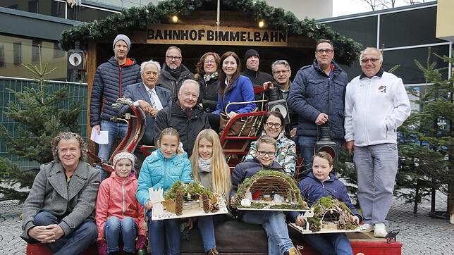 Organisatoren, Partner und Unterstützer laden zum 5. Singener Hüttenzauber und Weihnachtsmarkt ein. Am 30. November gibt es die ...