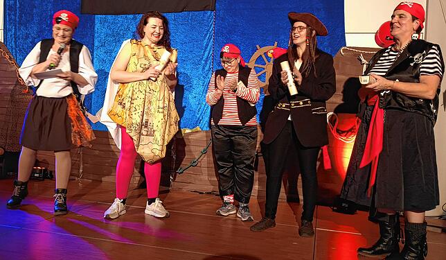 Bild 28: Waldshut: Frauen feiern ausgelassen bei der unvergesslichen Frauenfasnacht – Bilder hier!