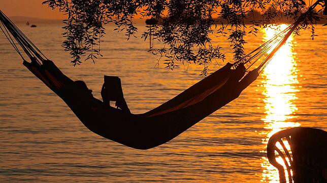 Ideales Badewetter am Bodensee, hier an einem Badestrand bei Lindau: Im Juni kletterte das Thermometer an einigen Tagen über die ...