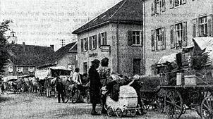 Fronleichnam 1945 in Gailingen: Statt einer Festtagsprozession steht die Vertreibung an. Das Bild zeigt die Evakuierungskolonne in der ...