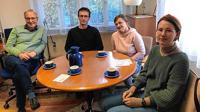 Dekan Wolfgang Rüter-Ebel (von links), Oleg Andrusyshyn, Svitlana Malona und Anastasiia Bilinska beim Gespräch über ukrainische ...