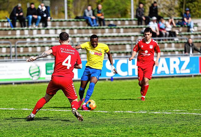 Bild 9: Die besten Bilder der Verbandsliga-Partie zwischen dem FC Singen und dem FV Lörrach-Brombach