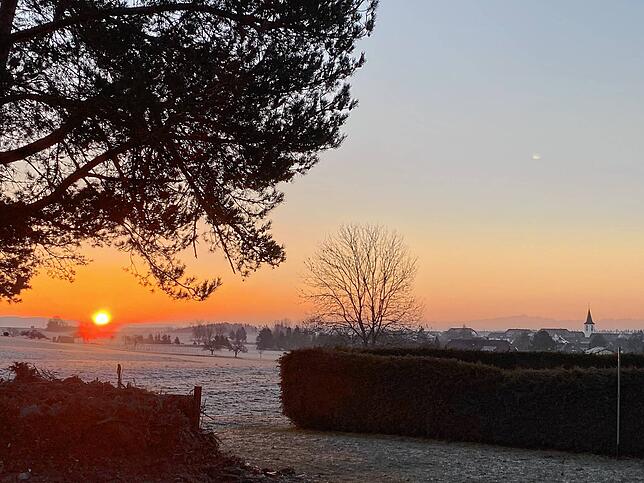 Sonnenaufgang m Winter in Birkendorf.