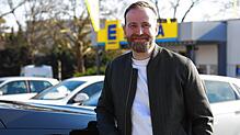 Andreas Wissmann steht mit seinem Auto auf einem Kundenparkplatz von Edeka in Überlingen. Er sah sich mit einem zu Unrecht verhängten ...