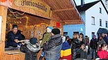 Besonders begehrt sind beim Immendinger Weihnachtsmarkt die von der freiwilligen Feuerwehr angebotenen Crêpes. An der Florianhütte ...
