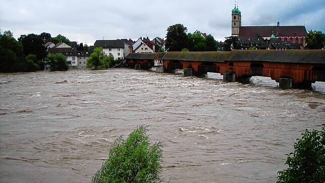 Naturgewalten: Beim Jahrhunderthochwasser 1999 wälzten sich durchschnittlich 4650 Kubikmeter Wasser pro Sekunde durch das Rheinbett.