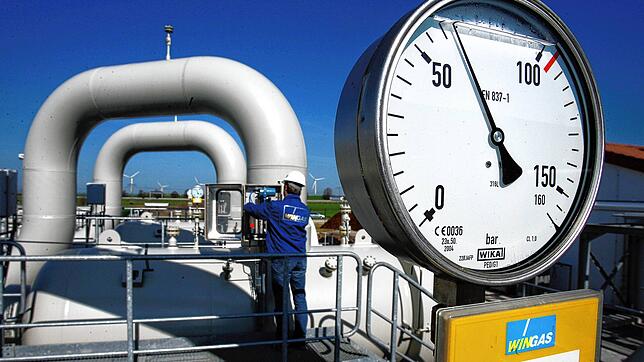 In einer Verdichterstation des Erdgasversorgers Wingas überwacht ein Mitarbeiter den Betriebsablauf. Kommt bald kein Gas mehr aus Russland?