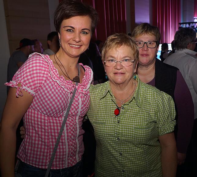 Bild 9: Mit Polonaisen und Ballermann-Feeling durch den Saal &ndash; Bilder der Dorfrocker in Löffingen