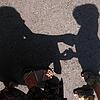 Symbolfoto: Offenheit signalisieren, aktiv zuhören, die Wahrnehmung und Emotionen des Kindes ernstnehmen: So können Eltern eine ...