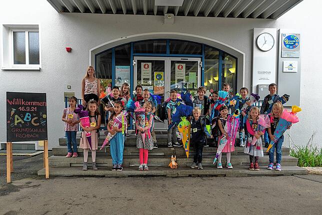 Grundschule Fischbach: Die Erstklässler der Klasse 1c mit ihrer Kassenlehrerin Anja Berger.