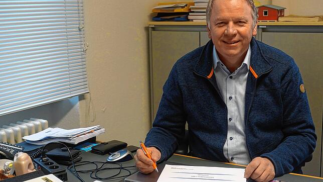 Der Böhringer Ortsvorsteher Bernhard Diehl, hier in seinem Büro im Rathaus, spricht über Projekte, Pläne und Probleme im neuen Jahr.