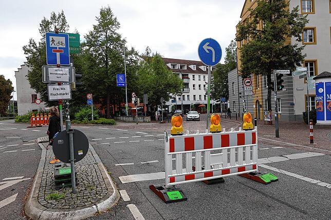 Ab dieser Kreuzung ist Sackgasse: Von der Konzilstraße können Autofahrer noch zum Parkhaus Fischmarkt, dürfen aber nicht bis zum ...