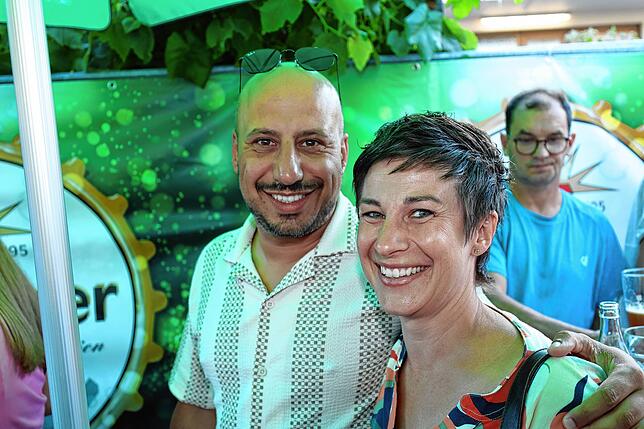 Bild 33: Feierlaune mit der Gretle-Band beim Dettinger Dorffest - hier gibt’s die schönsten Bilder