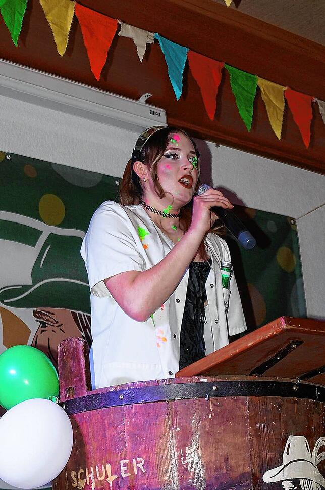 Christina Preti begeistert mit ihrer gesungenen Hymne auf die Stettheimer Fasnet.