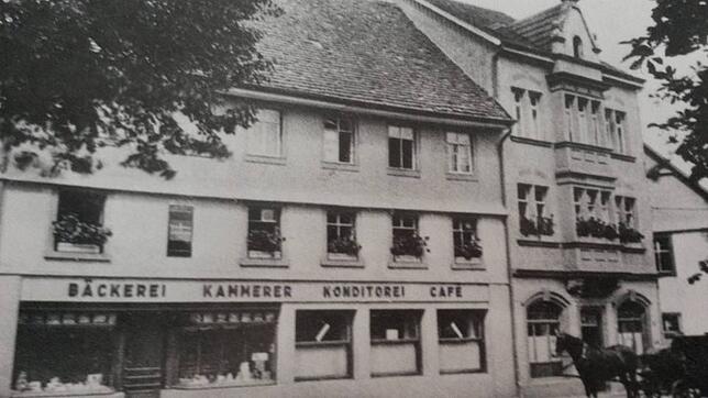 In diesem Gebäude, in dem zuvor das Café Kammerer war, war in den 1970er Jahren das Nachtlokal und Tanzcafé &bdquo;Ex&ldquo; ...