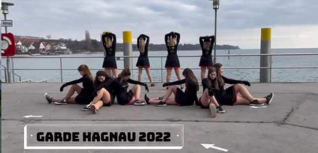 Im Video tanzen die jungen Frauen am Landungssteg und auf der Wilhelmshöhe in Hagnau.