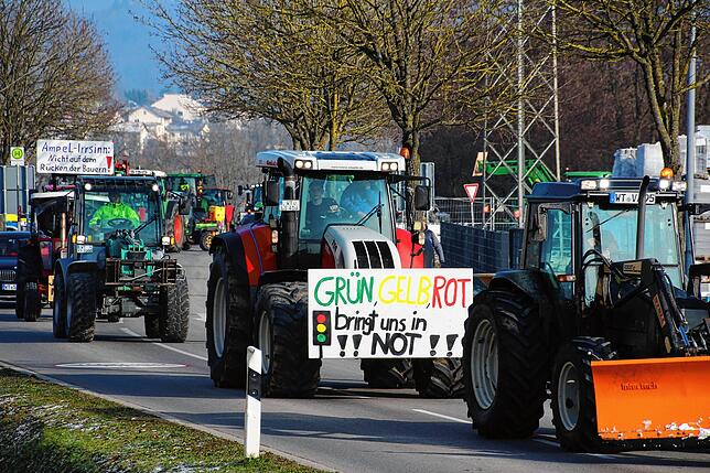 Bild 16: Korso mit 450 Fahrzeugen und Abschlusskundgebung &ndash; Das sind die Bilder