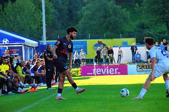 Bild 16: Fünf Tore und viele Zweikämpfe: Unsere Bilder des Oberliga-Duells zwischen Ravensburg und Singen
