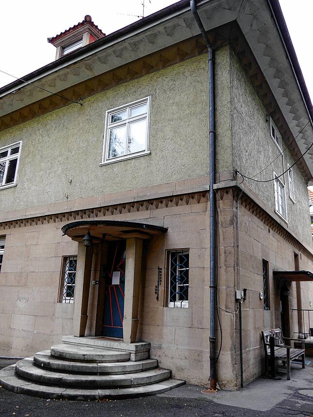 Diese alte Fabrikantenvilla von 1920 entspricht nicht mehr den heutigen Anforderungen. Der Eigentümer möchte sie gern durch einen Neubau ...