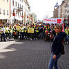 Geschätzt 150 Erzieherinnen und Erzieher fanden sich am ersteb Streiktag zu einer Kundgebung auf der Marktstätte zusammen, um auf ihre ...