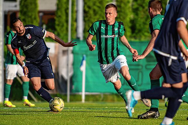 Bild 13: Titelanwärter FC Zell setzt sich mit 6:1 beim VfB Waldshut durch &ndash; und wir haben Bilder!