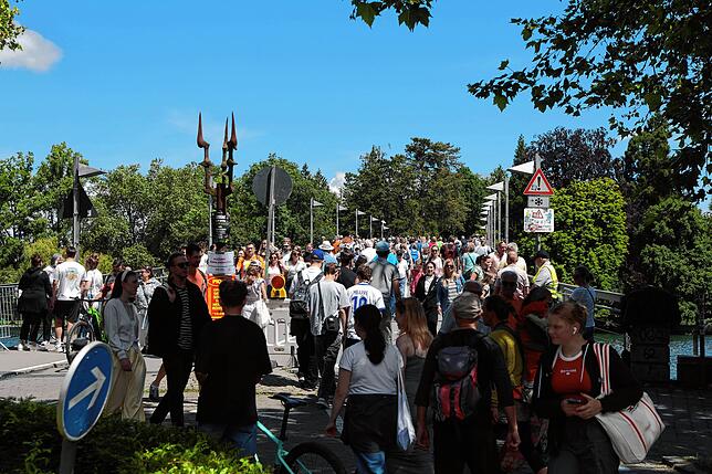 Bild 20: Konstanz: Schnäppchen gemacht? In Konstanz und Kreuzlingen wird gestöbert und gefeilscht