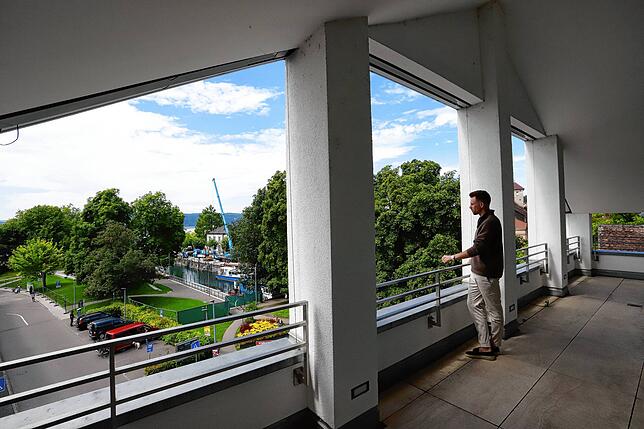 Blick vom Balkon auf den Mantelhafen.