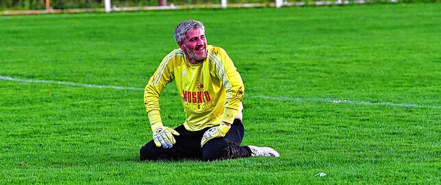 Alle Neune kassiert, aber das Lachen nicht verlernt. Daniele Grasso genoss das „Derby der Legenden“ im Tor der alten FCR-Recken.
