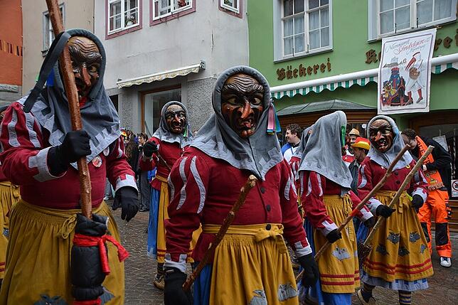 Bild 21: Meersburg im Fasnetsfieber: 1.800 Hästräger ziehen durch die Altstadt – Bilder!