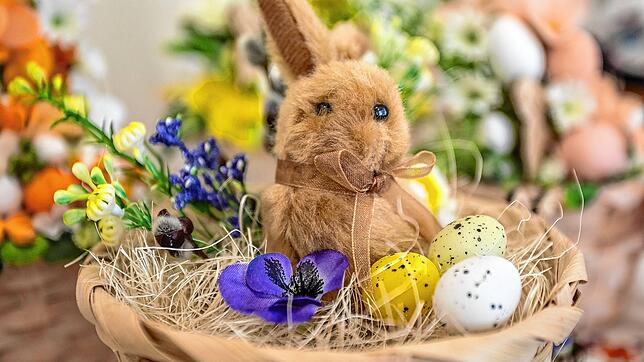 Auch der Hase darf als Symbol nicht fehlen. Ob als Deko oder essbar aus Schokolade. Foto: Daniel Stehlik/TASR/dpa