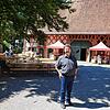 Peter Birnthaler, Projektleiter auf Schloss Hohenfels, vor dem Restaurant auf Schloss Hohenfels