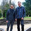 Auf dem Radolfzeller Waldfriedhof entsteht aufgrund der großen Nachfrage derzeit ein neues Baumgrabfeld. TBR-Leiter Ferdi Cihan (links) ...